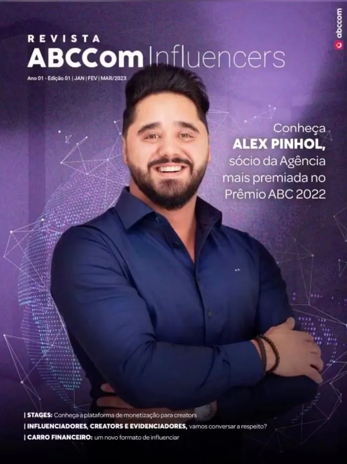 Capa da revista ABCCom Influencers, ano 1, edição 1, com Alex Pinhol e a chamada “Conheça Alex Pinhol, sócio da Agência mais premiada no Prêmio ABC 2022”