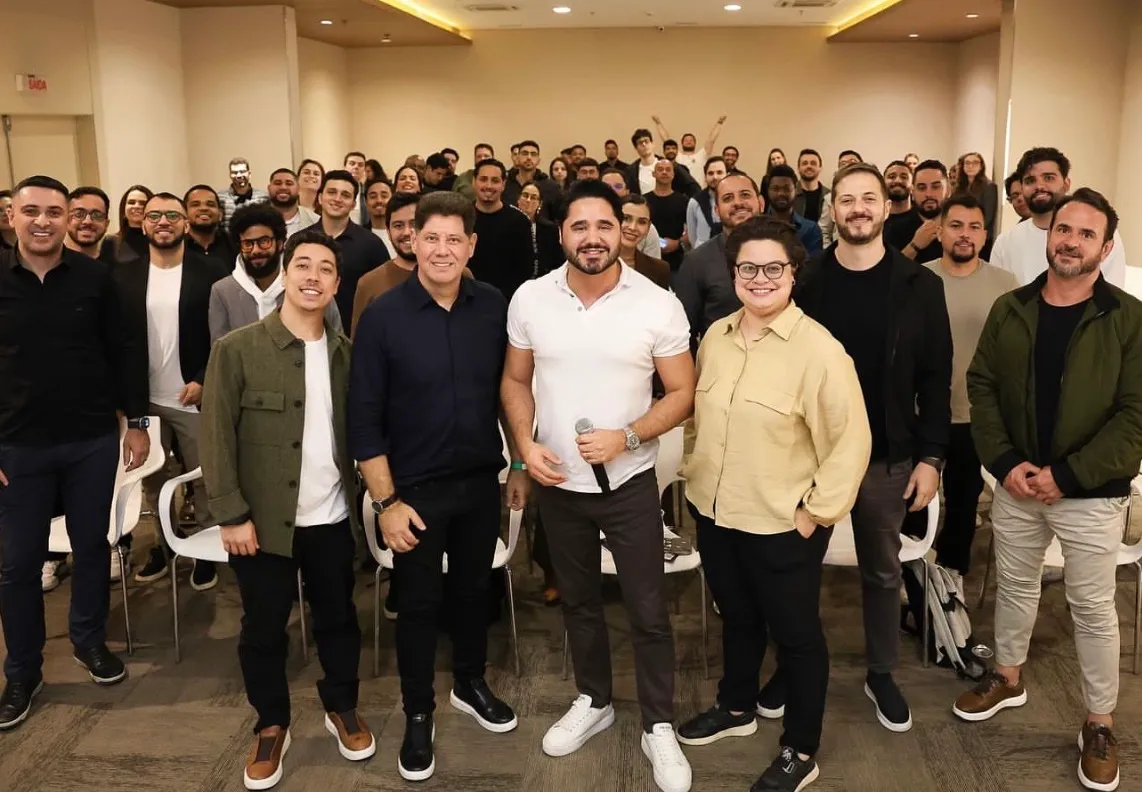 Participantes da imersão reunidos para a foto do grupo