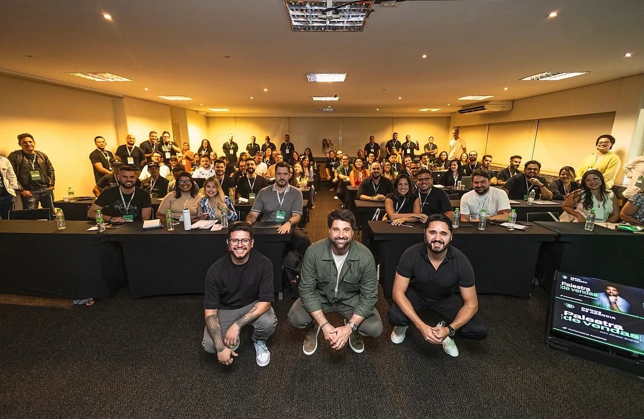 Turma da última imersão para donos de agência, na sala do evento